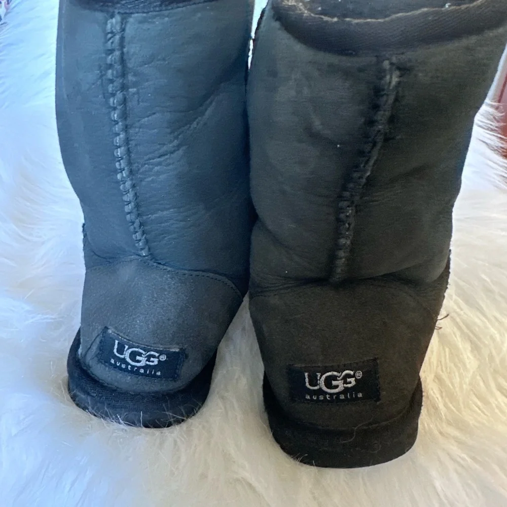 UGG Classic Short Women's Black Suede Fuzzy Warm‎ Winter Boots Size 6W GUC